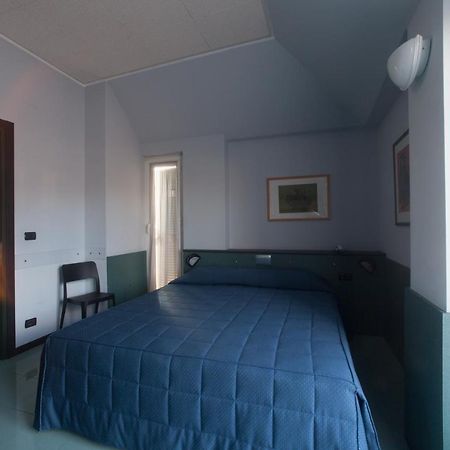 Hotel Tirreno Genua Exterior foto