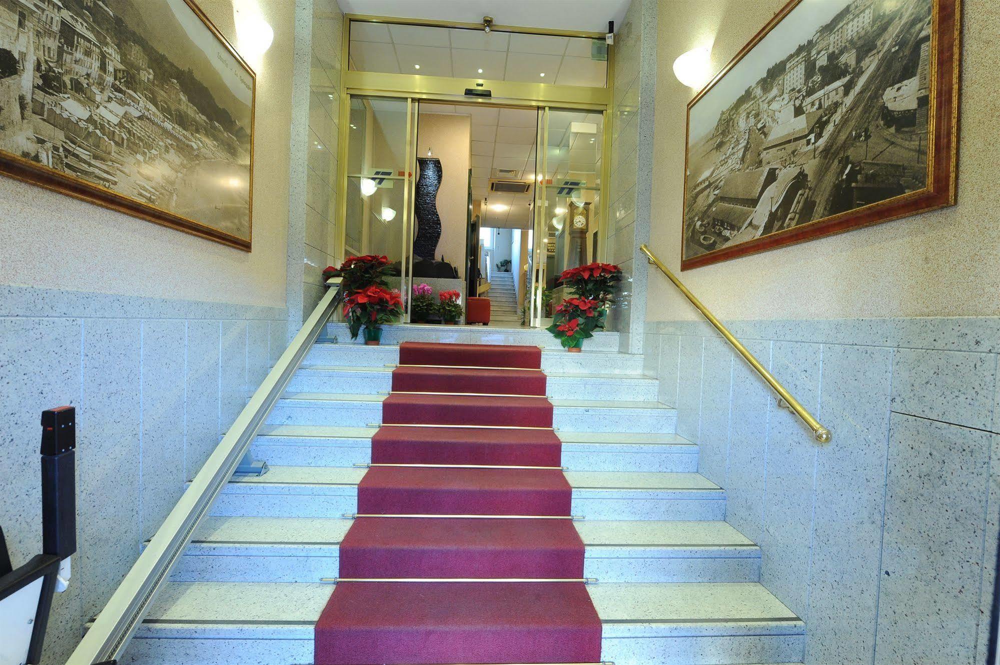 Hotel Tirreno Genua Exterior foto